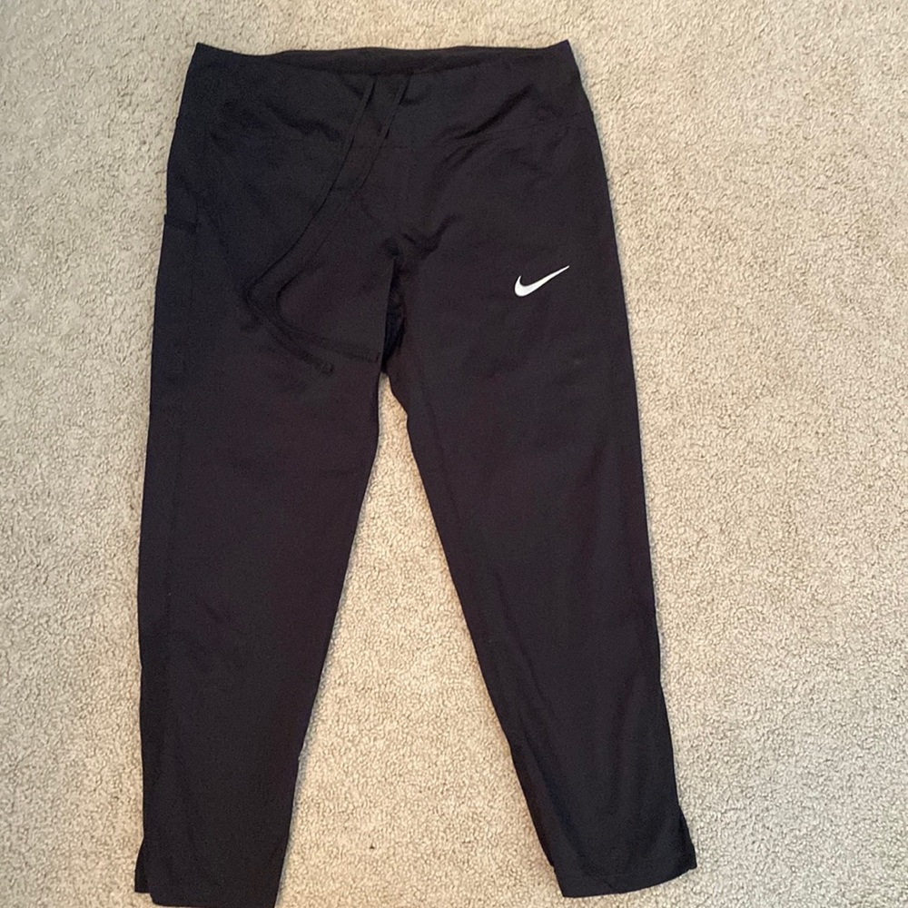 Size M Nike Dri-fit cropped running pant